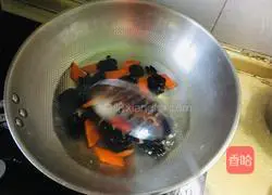 Illustration of how to make fried yam with fungus, carrot and yam 6