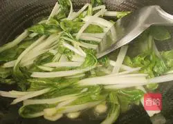 Illustration of stir-fried black leaf whites 11