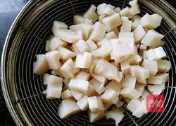 Illustration of how to make sweet and sour lotus root diced 4