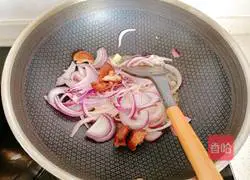 Illustration of how to stir-fry seasonal vegetables with olive oil 12