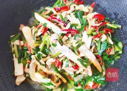 Illustration of how to make stir-fried dried leeks 11