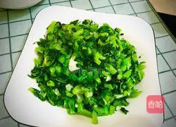 Illustration of how to make stir-fried radish leaves 11