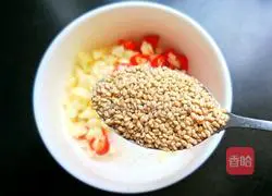 Illustration of how to make cold fungus, yuba and cucumber 10