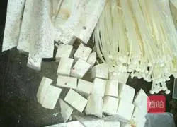 Illustration of how to make taro and enoki mushrooms 1