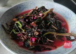 Illustration of how to stir-fry amaranth with garlic cloves 7