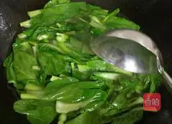 Illustration of how to cook dace with black beans and stir-fried vegetables 3