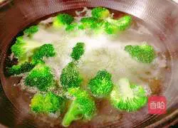 Illustration of how to make green trees and red flowers 4