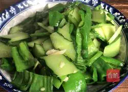 Illustration of how to make green pepper and cucumber 9