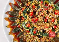 Illustration of how to make cold preserved egg cucumber 6