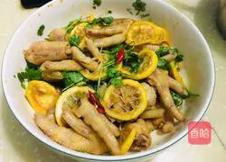 Illustration of how to soak chicken feet in lemon 11