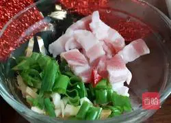 Illustration of how to make fried fungus with cabbage that tastes like a restaurant 2