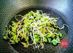 Illustration of how to make fried bean sprouts with black bean sprouts 4