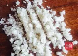 Illustration of how to make cold watermelon rind 3