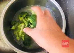 Illustration of how to cook broccoli 3
