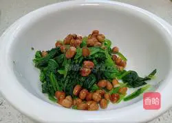 Illustration of how to mix spinach with peanuts 9