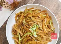 Illustration of home-style fried beans with shredded potatoes 16