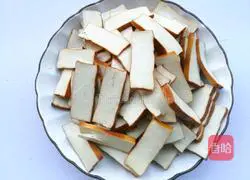 Illustration of how to make fried celery with fragrant aroma 2