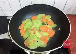 Illustration of how to make stir-fried lettuce slices 8