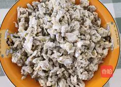 Illustration of how to steam locust flowers 5