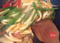 Illustration of how to make spicy fried rice cake 7