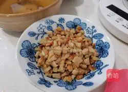 Illustration of how to stir-fry Xiaotang vegetables with lard residue 2