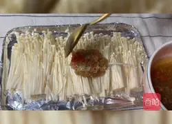 Illustration of the home version of garlic and enoki mushrooms 2