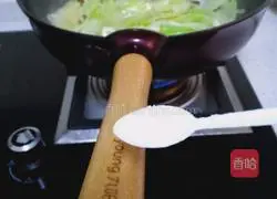 Illustration of hand-shredded cabbage 7