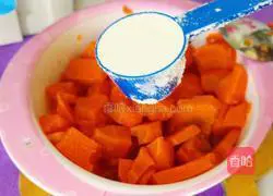 Illustration of how to make carrot nutritious rice cereal 7