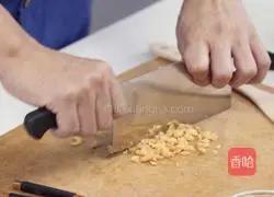 Illustration of how to make pepper and preserved eggs 3