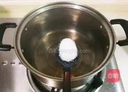 Scallions Illustration of how to make black fungus with garlic paste 4