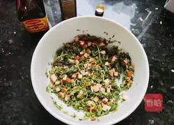 Illustration of how to make Chinese toon with dried fragrant 6