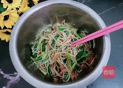 Illustration of how to mix green leek sprouts 9