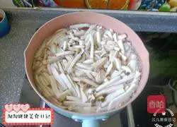 Illustration of how to make shredded king oyster mushrooms in oyster sauce 3