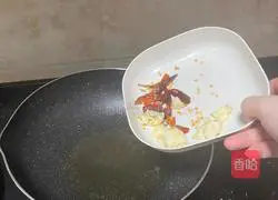 Illustration of how to make vinegar hand-shred cabbage 5