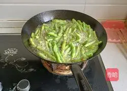 How to stir-fry beans Illustration 2