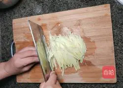 Illustration of how to make fried shredded potatoes 3