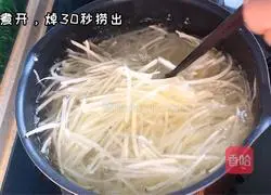 Illustration of how to make spicy and sour potato shreds 1