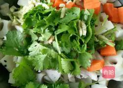 Illustration of how to make spicy diced lotus root 3