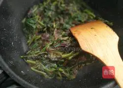 Illustration of how to make stir-fried red amaranth 7
