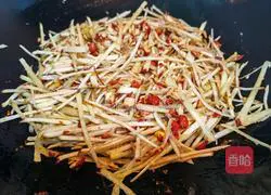 Illustration of how to make qi and blood sweet potato soup 6