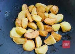  Illustration of how to make olive oil fried potatoes 6