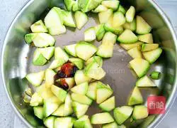 Illustration of how to make zucchini in oyster sauce 5