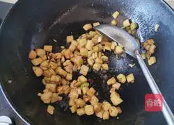 Illustration of how to cook diced eggplant in sauce 8