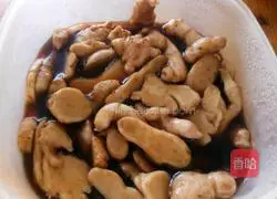 Illustration of how to soak ginger in vinegar 8