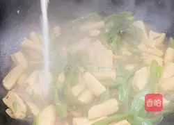 Illustration of how to make fried bean curd with green pepper 12