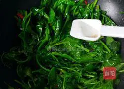 Illustration of how to make stir-fried fungus 6