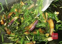 Illustration of how to make fried eggplant and leeks 14