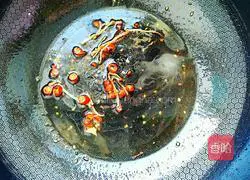 Illustration of how to make spicy and sour lotus root slices 9