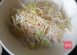Illustration of how to make soy-flavored mung bean sprouts 5