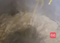 Illustration of how to cook pickled vegetables and braised bamboo shoots 11